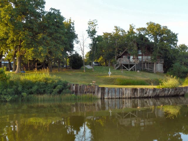 Lakefront Cabin at Arbuckle Lake