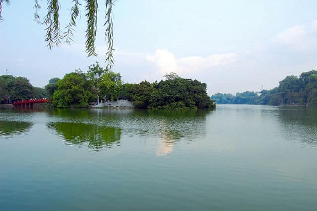 Scenic Hoan Kiem Lake