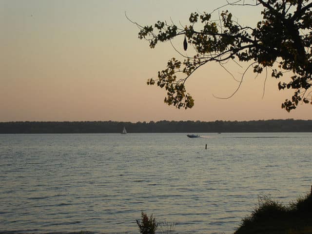 Boating at Sunset on Mosquito Creek Lake