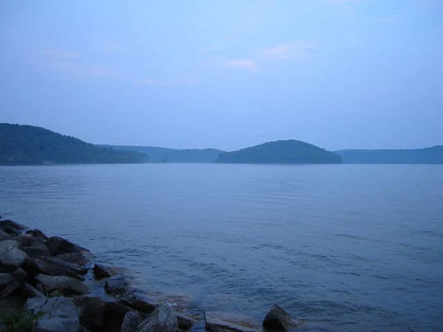 Shoreline at Tappan Lake